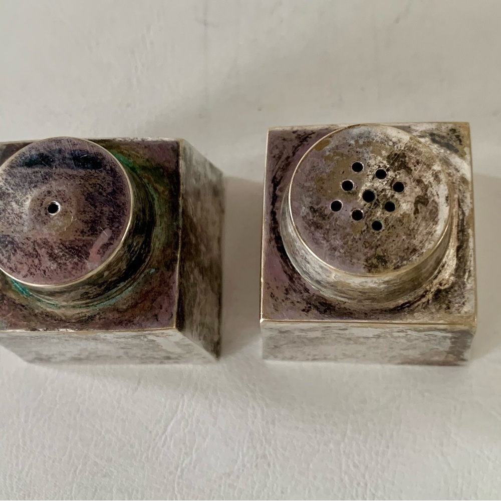 Vintage metal salt and pepper shakers 2” - Picture 2 of 9